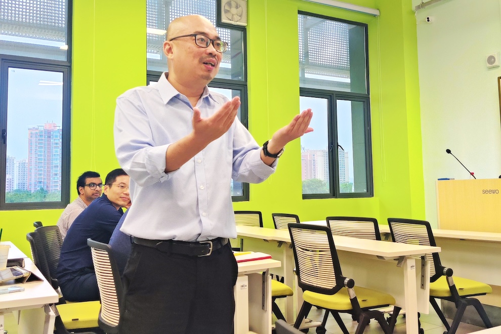 Prof. Chin-Ee Ong delivers insights on qualitative research in lectures to postgraduate students in Hainan